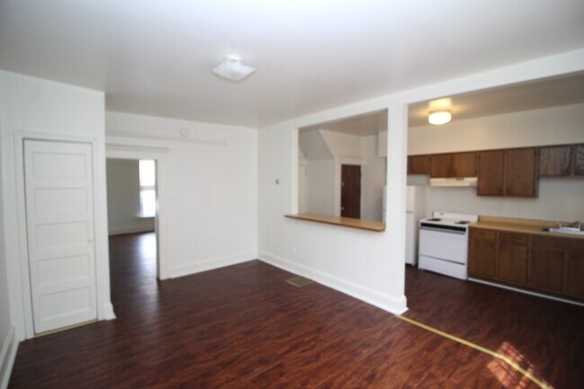 Foto del edificio - 2445 N Calvert St