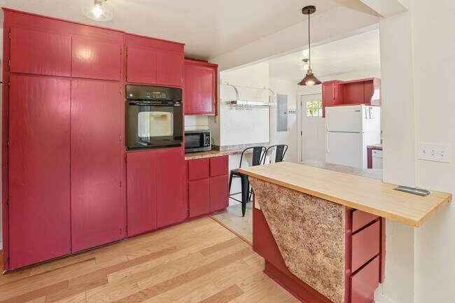 Foto del edificio - Monroe Four Bedroom on Acreage - Rare Find!