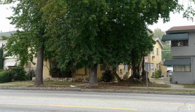 Building Photo - 5828 Woodman Ave