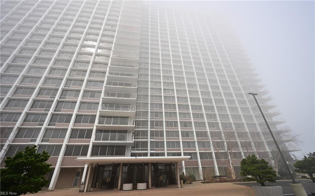 Foto principal - 12700 Lake Ave