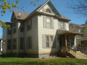 Building Photo - 206 1st Ave SW