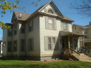 Building Photo - 206 1st Ave SW