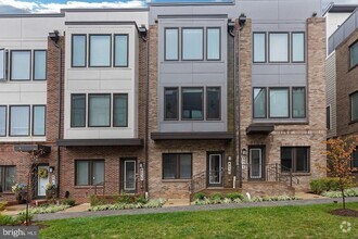 Building Photo - 8037 Baxter St