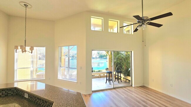 Foto del edificio - 4823 Via Palm Lakes Via