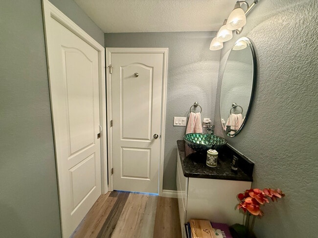 Building Photo - 8610 Zircon Way