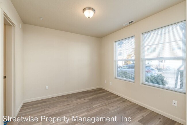 Building Photo - 2 br, 2.5 bath House - 10542 NE Cedar Fall...