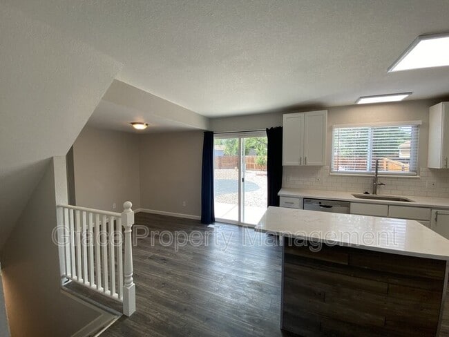 Foto del edificio - 9371 Bellaire Dr