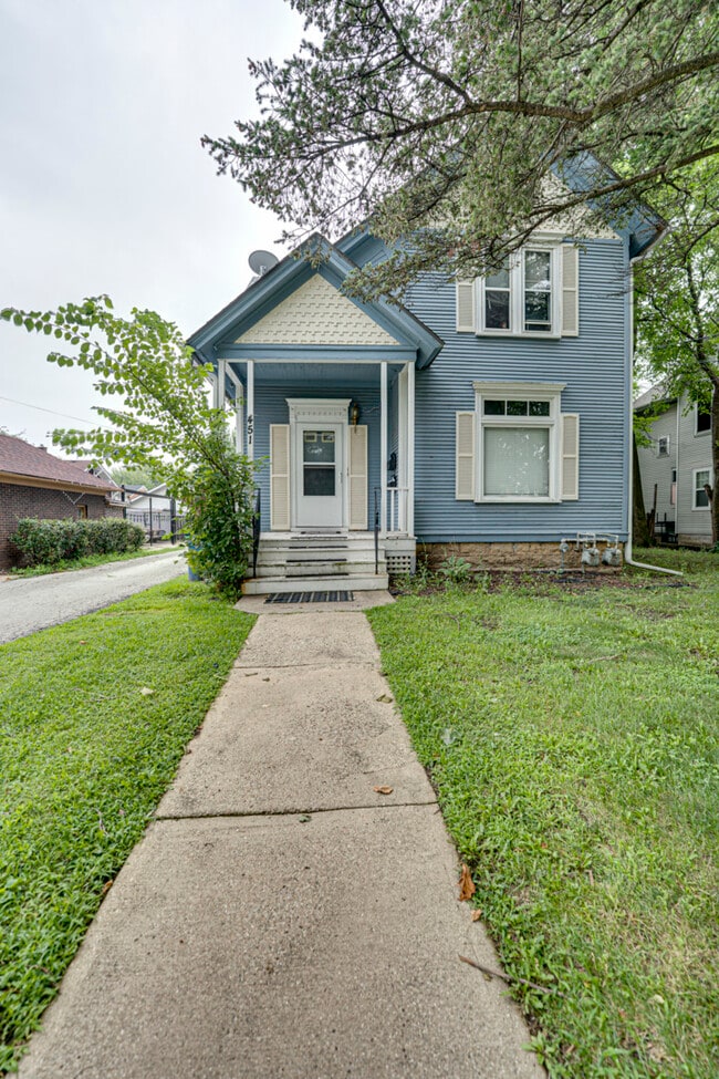 Building Photo - 451 Marion Ave
