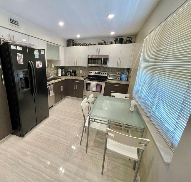 Building Photo - 800 Cypress Grove Dr