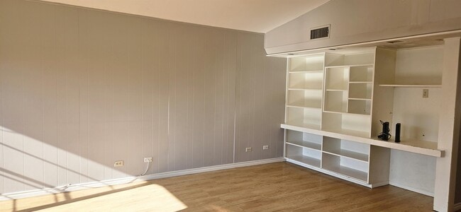 Building Photo - 304 Kessler Ave