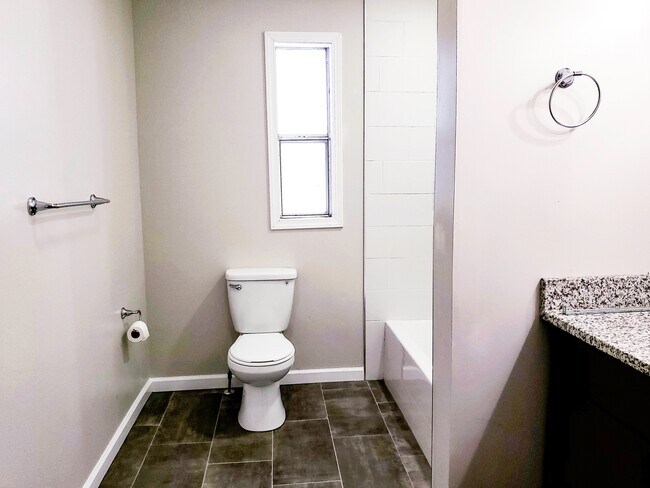 Foto del edificio - 351 W Center St