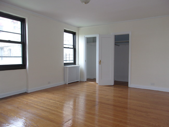 Building Photo - 2728 Henry Hudson Pky
