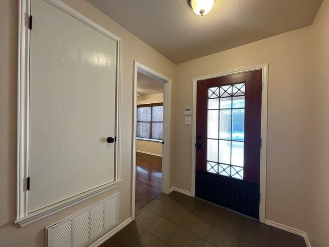 Building Photo - 2317 Lauren Loop