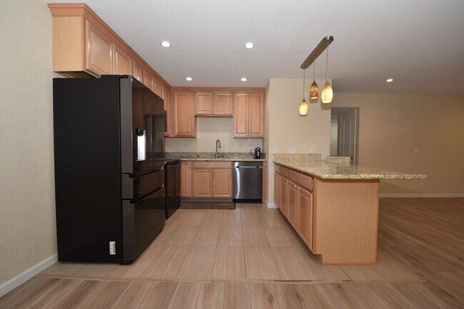 Foto del edificio - Large 2Bedroom | 2nd Floor | Highly Remodeled
