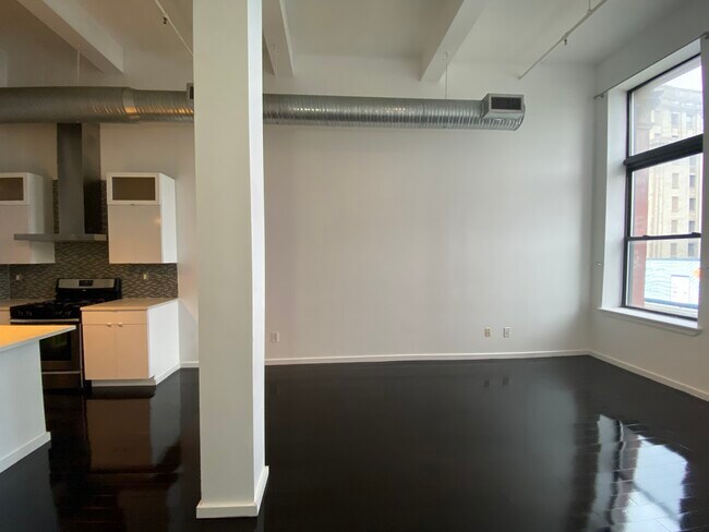 Building Photo - 724 Market St