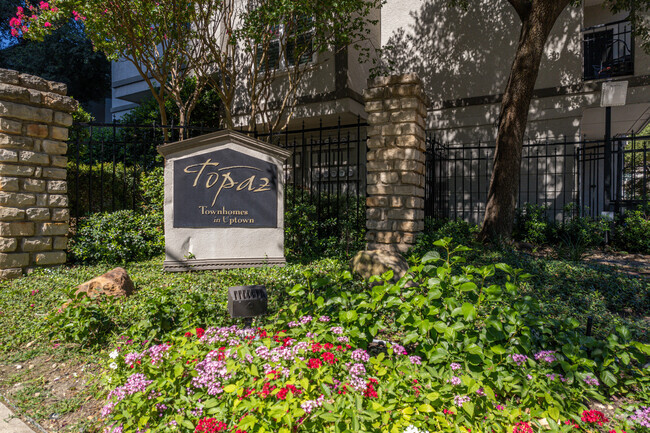 Foto del edificio - Topaz  Townhomes in Uptown