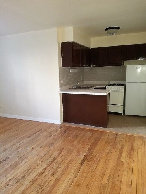 Primary Photo - 6011 N Winthrop Ave