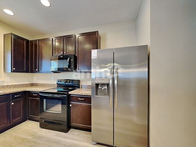 Foto del edificio - 84 Yarmouth Dr
