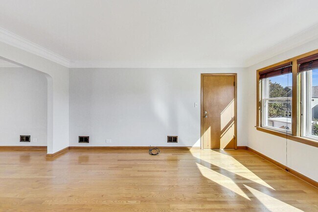 Building Photo - 5644 N Meade Ave
