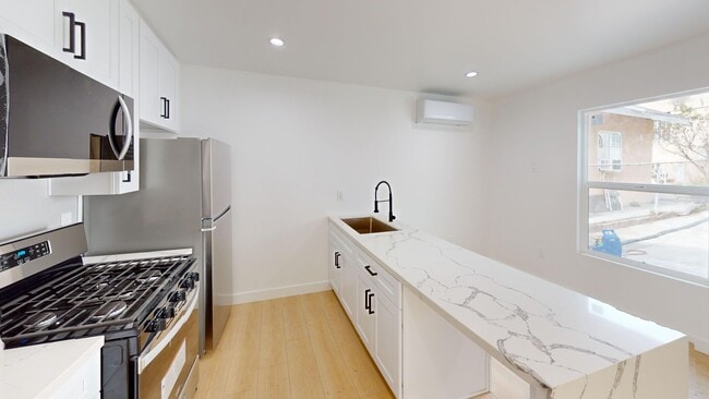 Interior Photo - 3rd St