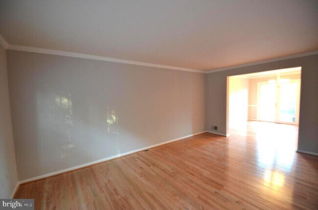 Foto del edificio - 5748 Lakeside Oak Ln