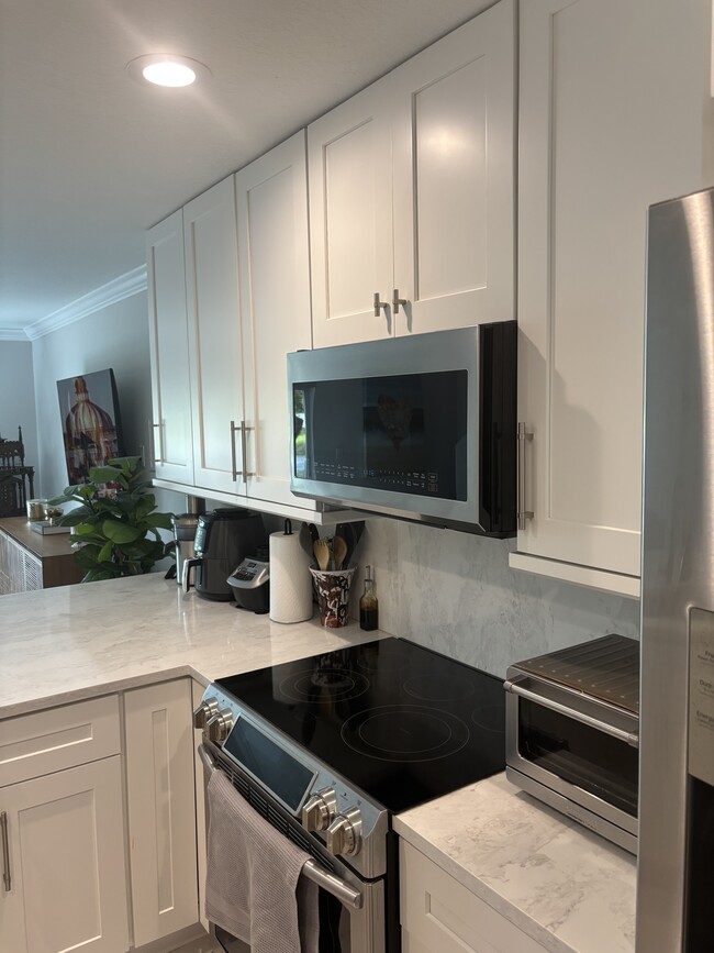 Building Photo - 16207 Sierra Palms Dr