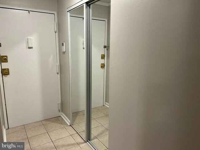 Foto del edificio - 1231 Country Mill Dr