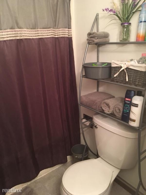 Foto del edificio - 3 br, 1.5 bath Apartment - 306 Dairyland Ave.