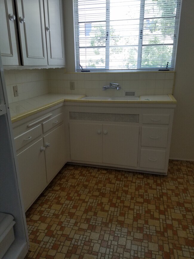 kitchen - 9222 Beverly Blvd