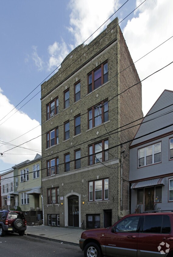 Foto del edificio - 110-112 Rutgers Ave