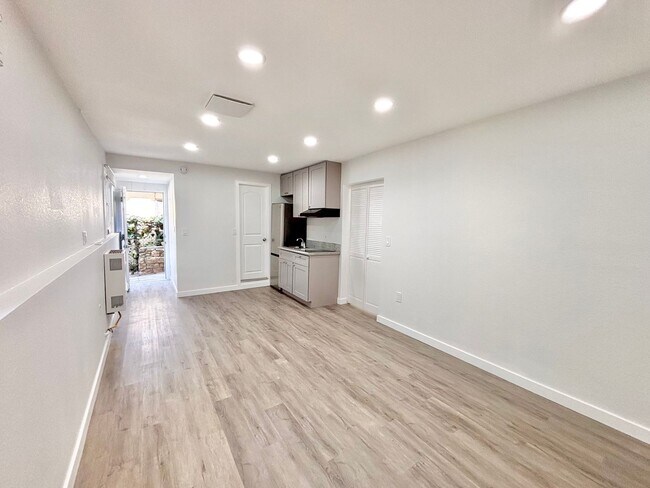 Foto del edificio - 3945 1/2 Lowell Ave