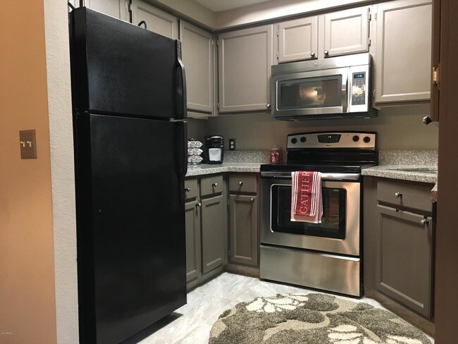 Foto del edificio - 9450 E Becker Ln