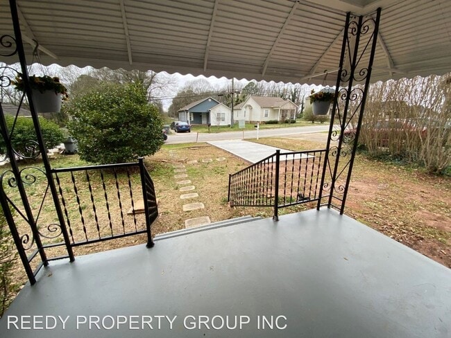 Building Photo - 3 br, 1 bath House - 110 High Street