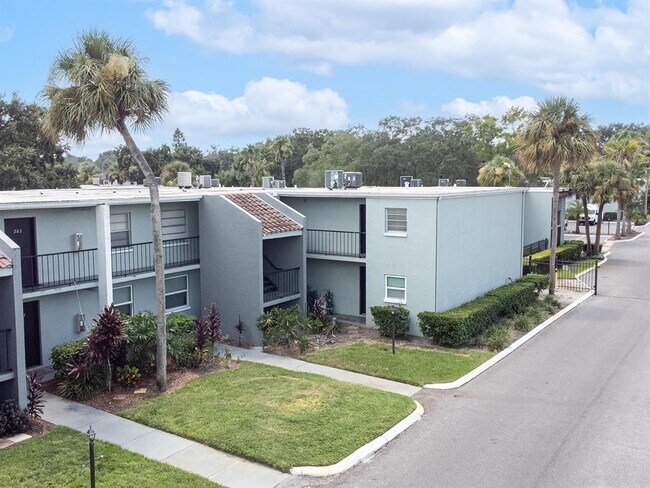 Building Photo - 2876 Somerset Park Dr