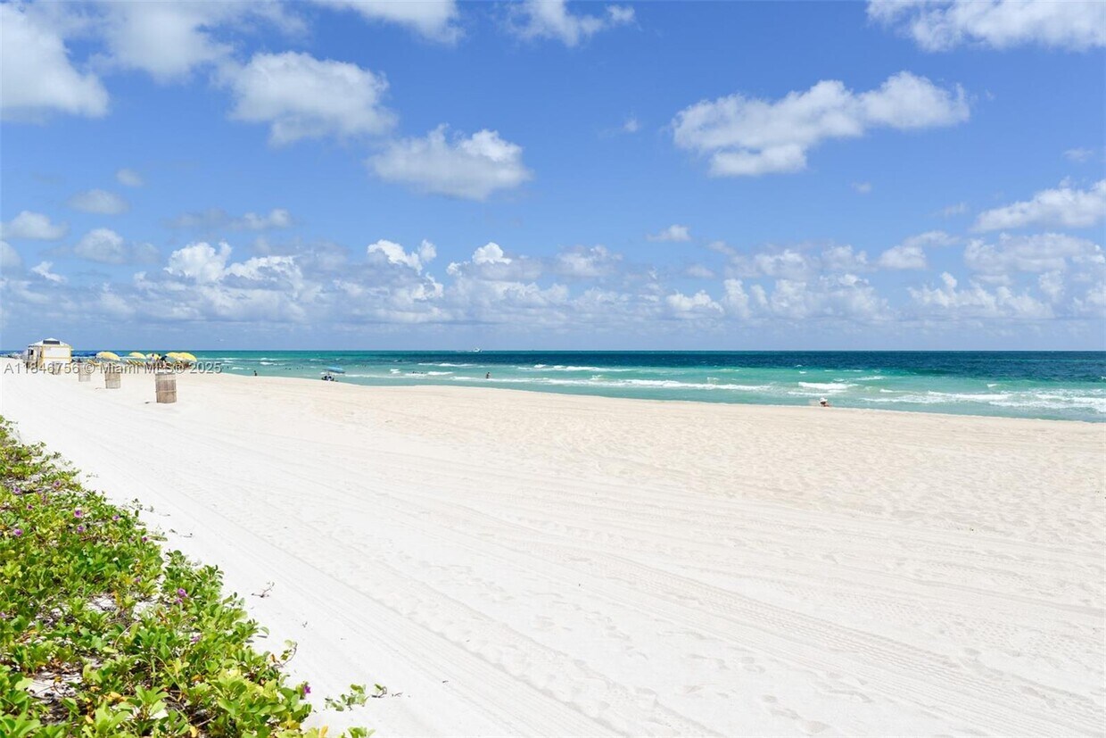 Foto principal - 6039 Collins Ave