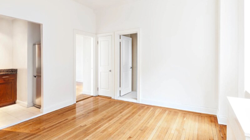 Foto principal - 228 W 71st St