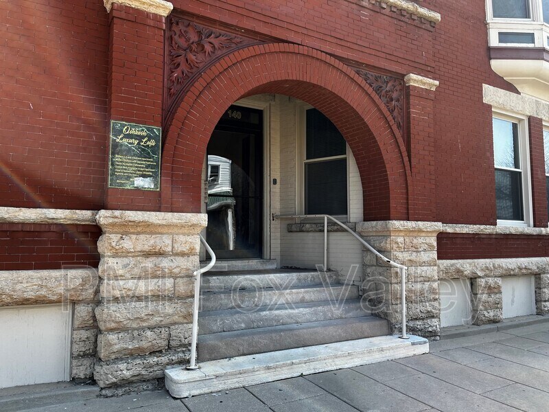 140 High Ave Unit Apt C, Oshkosh, WI 54901 Condo for Rent in Oshkosh