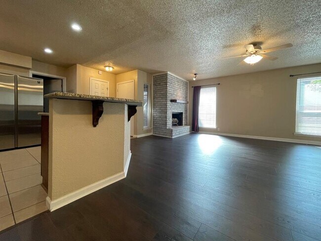 Foto del edificio - 4707 Hemlock Ln