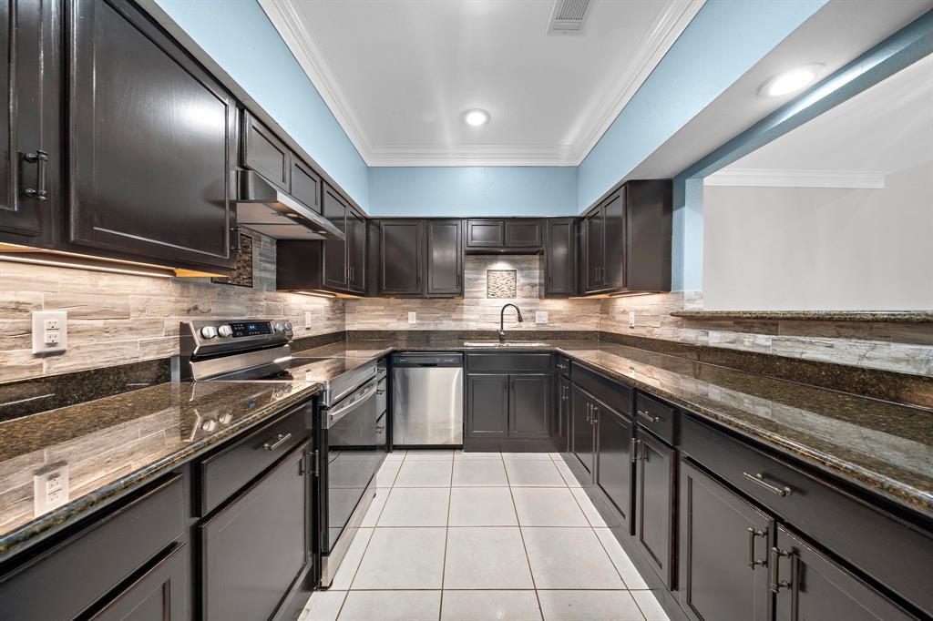 Foto principal - 3025 Bering Dr