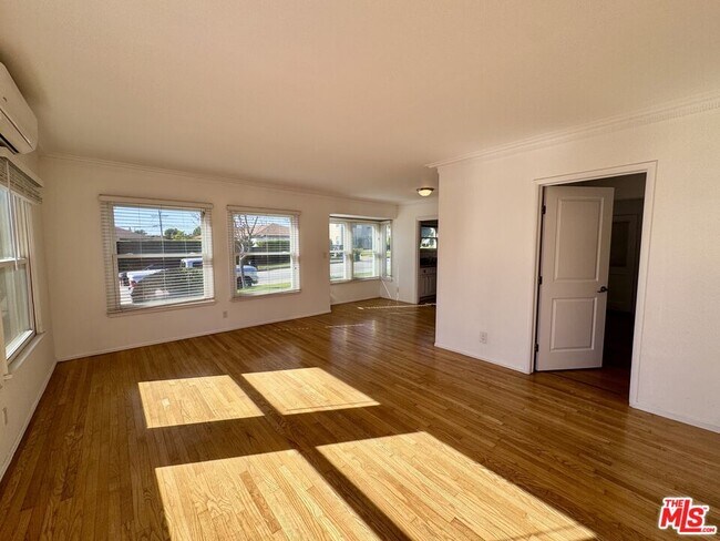 Foto del edificio - 6122 S Fairfax Ave