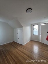 Building Photo - 4 Elm St