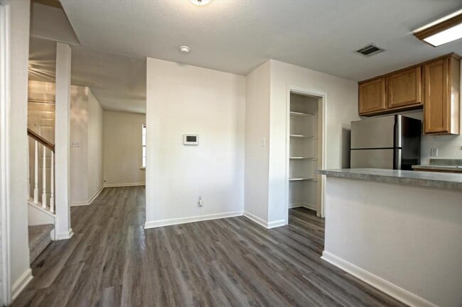 Foto del edificio - 101 S Mockingbird Cir