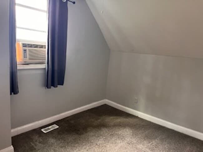 Building Photo - Just minutes away from IUPUI's campus and ...