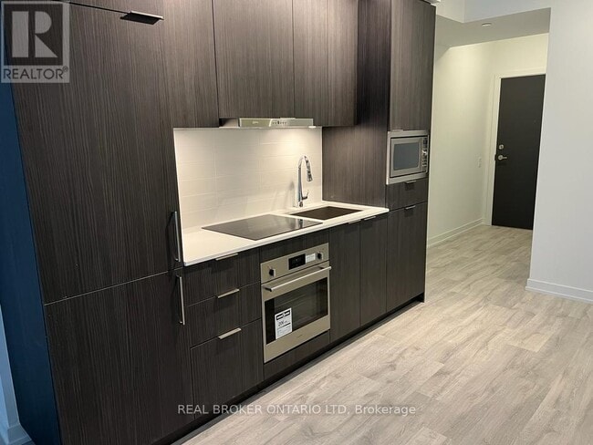 Building Photo - 7 Golden Lion Heights