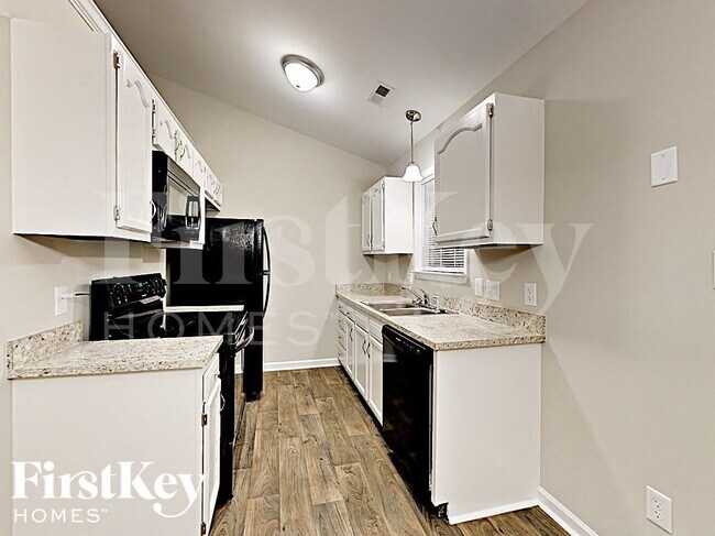 Foto del edificio - 2332 Juniper Dr