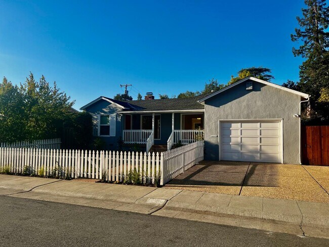 Building Photo - 536 E Capistrano Way