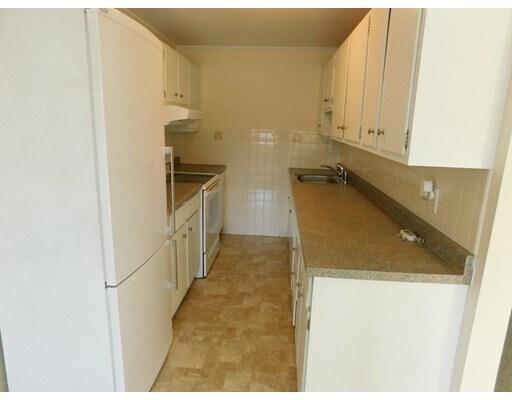 Building Photo - 23 Elm St