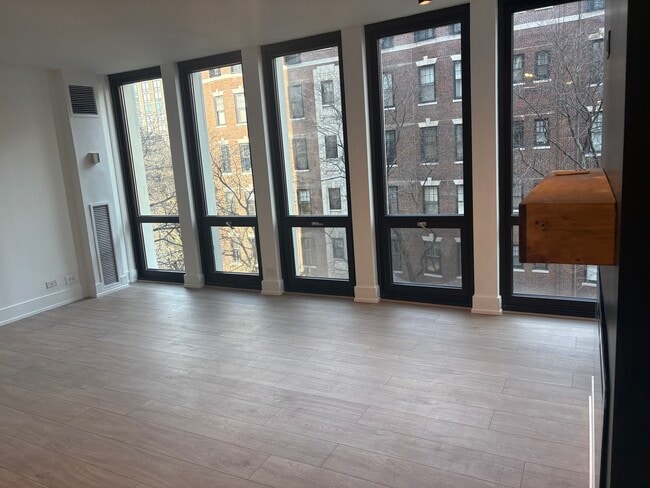 Foto del edificio - 1 E Scott St