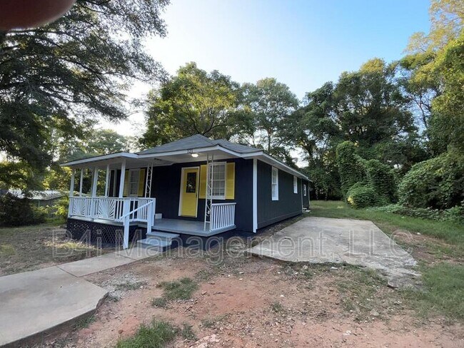 Building Photo - 121 Cedar St