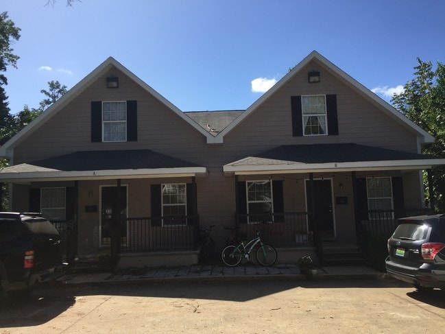 Building Photo - 328 E Thach Ave